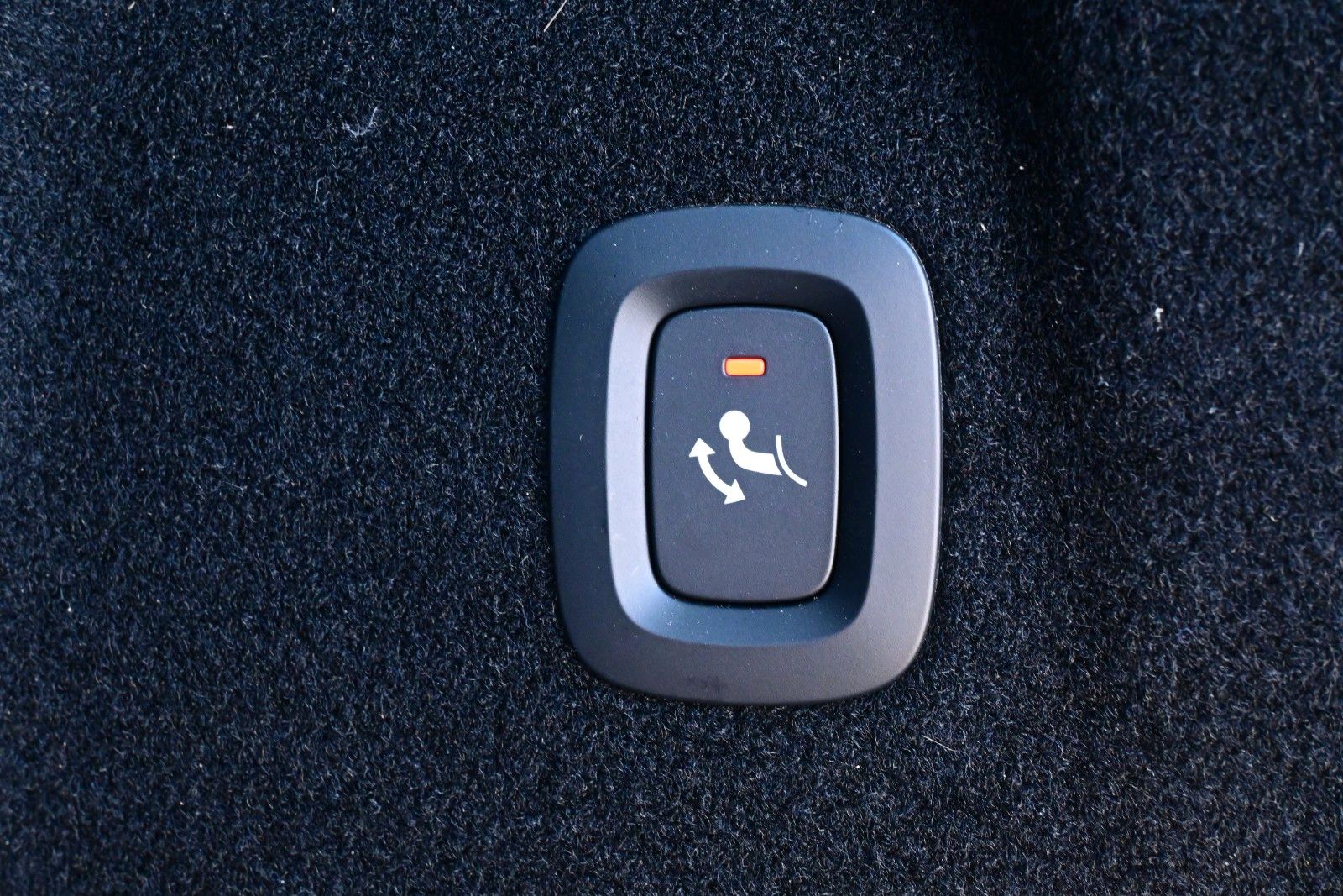 Fahrzeugabbildung Volvo XC60 B4D AWD Plus Dark*STDHZG*360°ACC*AHK
