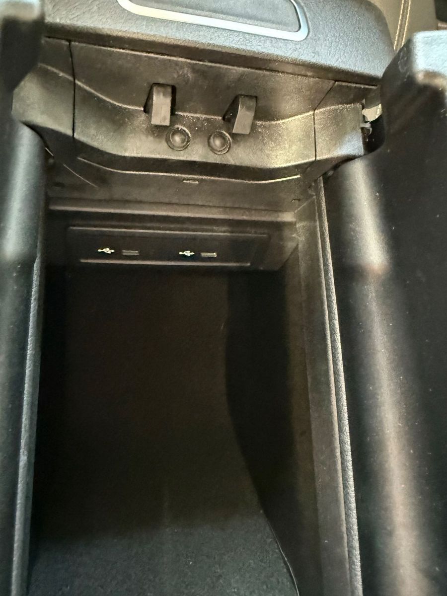 Fahrzeugabbildung Mercedes-Benz A 250 e Progressive DAB Licht- u. Sicht-Paket