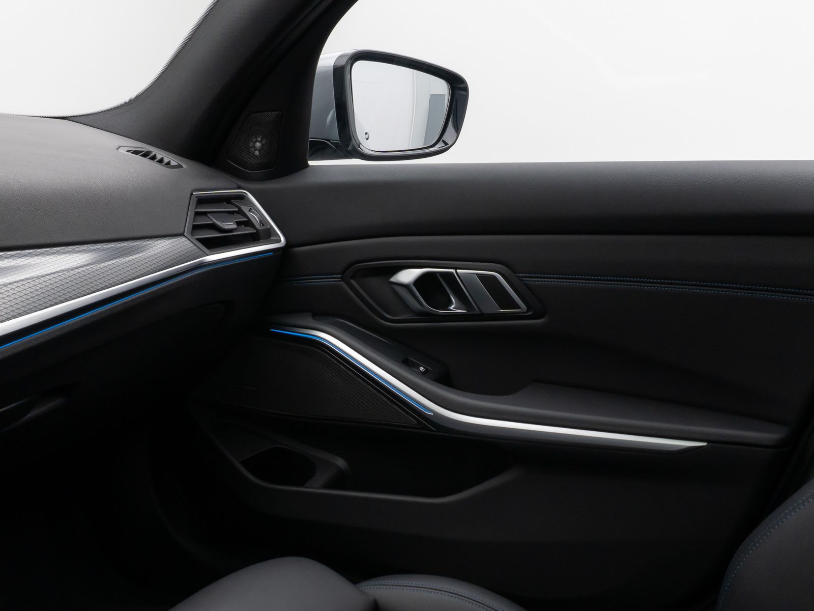 Fahrzeugabbildung BMW 330i M Sport Kamera DAB HUD H/K Komfort Panorama