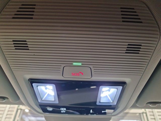 Fahrzeugabbildung Volkswagen Golf VIII Variant TSI Life STH LED Navi AID ACC