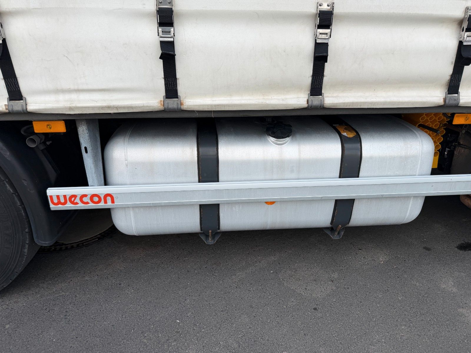 Fahrzeugabbildung Mercedes-Benz Actros 2542 L 6x2 Standklima Retarder