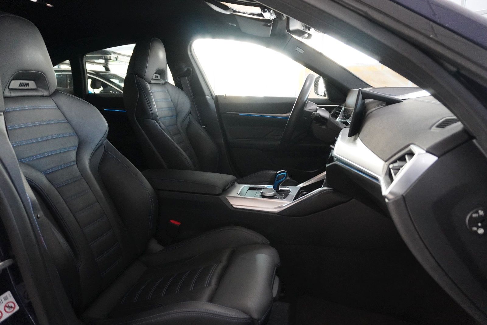 Fahrzeugabbildung BMW i4 Gran Coupe 40 eDrive M-SPORT NAVI/LED/360°/SH