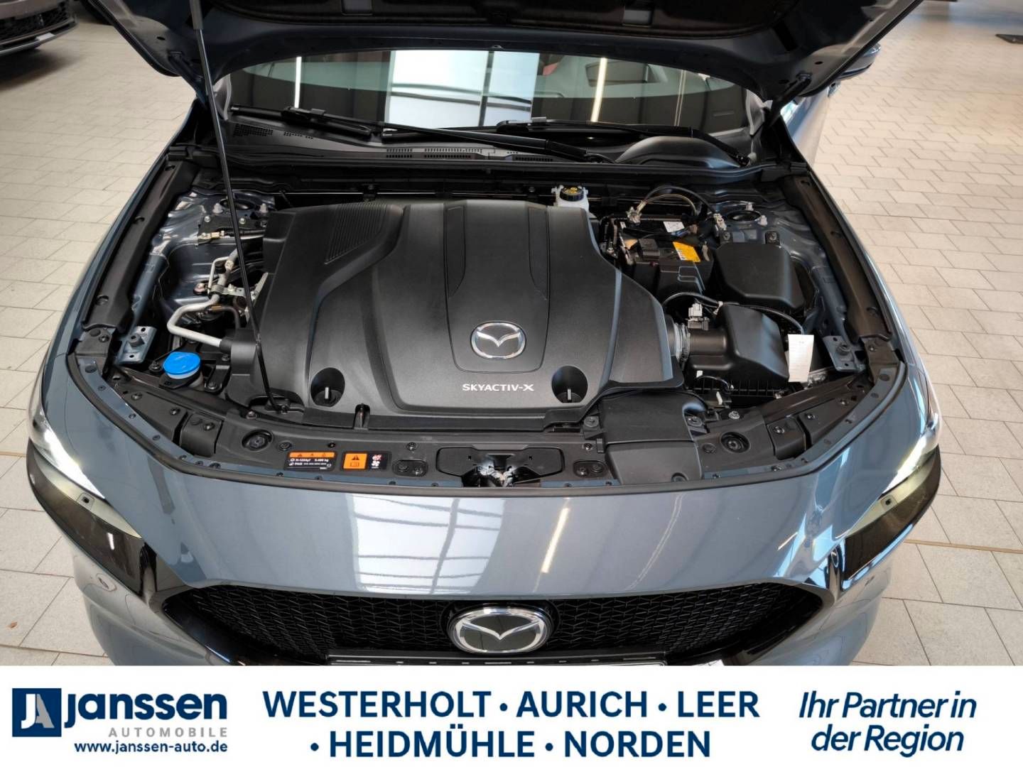 Fahrzeugabbildung Mazda 3er SKYACTIV-X SELECTION