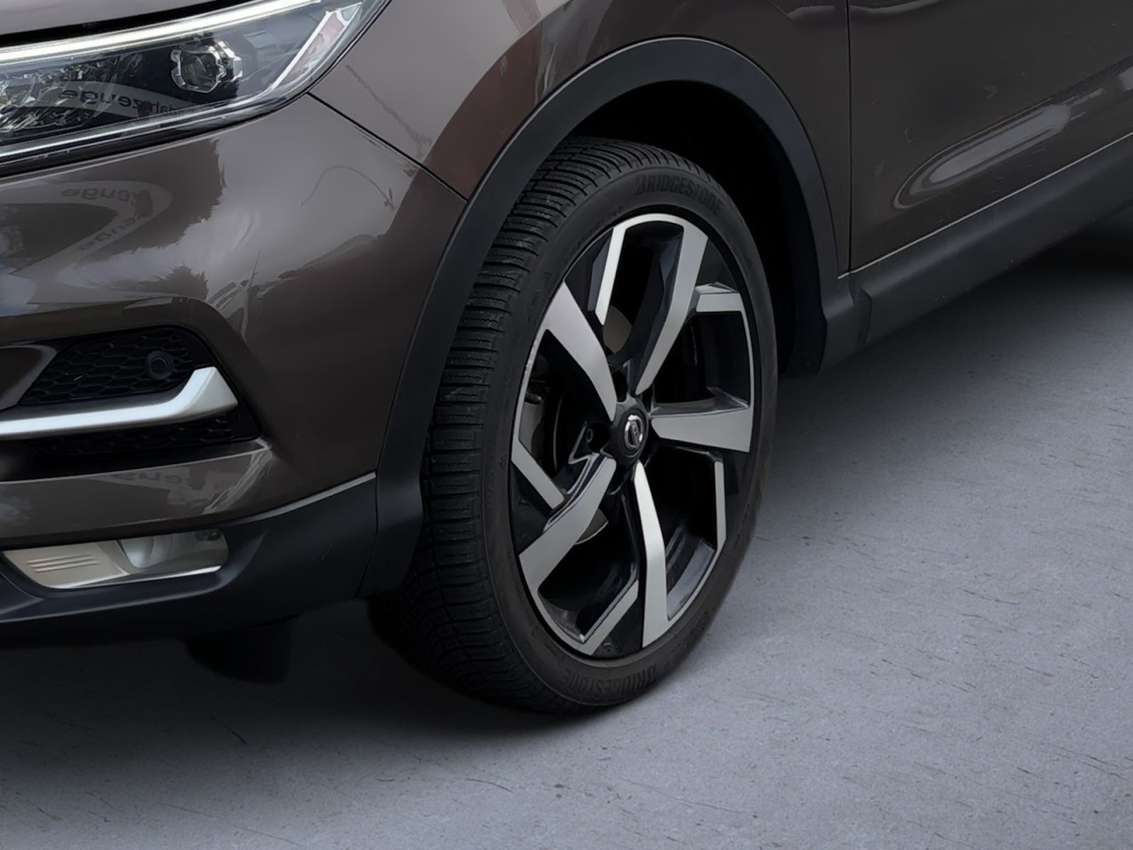 Fahrzeugabbildung Nissan Qashqai 1.3 DIG-T Akari*Navi*Pano*360°Kamera*