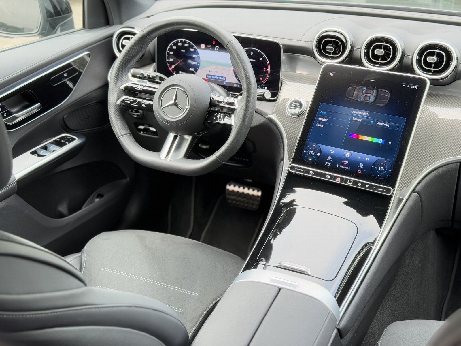 Fahrzeugabbildung Mercedes-Benz GLC 220 d 4M AMG*DISTRONIC*AHK*NIGHT-PAKET*KAMER