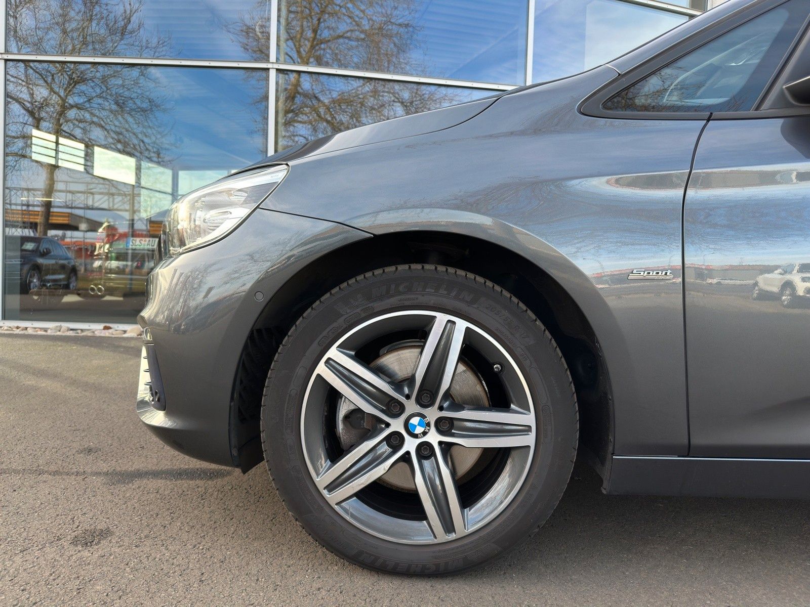 Fahrzeugabbildung BMW 218i  Active Tourer Sport Line AHK LED
