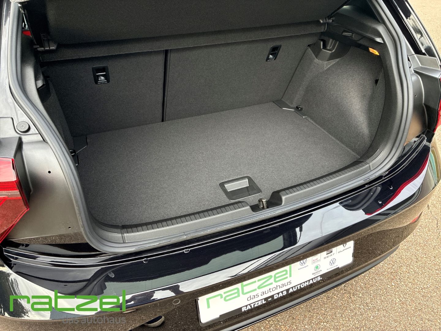 Fahrzeugabbildung Volkswagen Polo 2.0 TSI GTI El. Panodach Digitales Cockpit