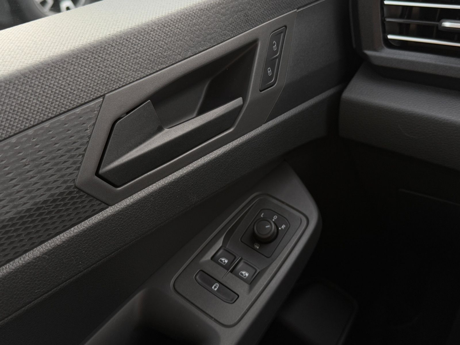 Fahrzeugabbildung Volkswagen Caddy Life TDI DSG DAB GRA Navi SHZ PDC Vorb.AHK