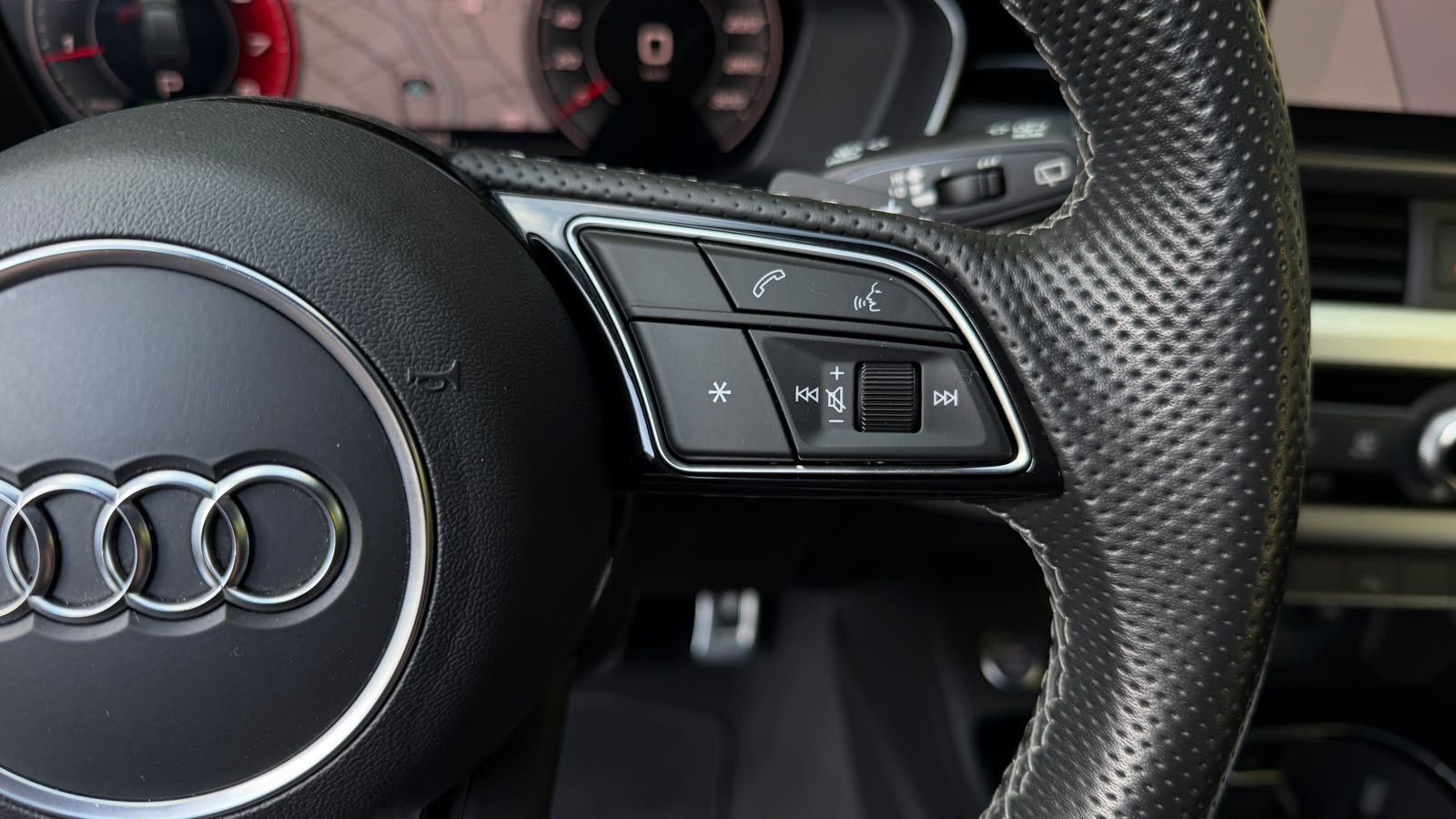 Fahrzeugabbildung Audi A4 40 TFSI 3x S-Line LED+VIRTUAL+MMI+SHZ+PDC+DSP