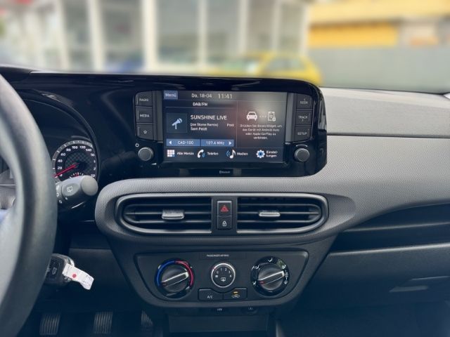 Fahrzeugabbildung Hyundai i10 Apple CarPlay Android Auto DAB Spurhalteass.