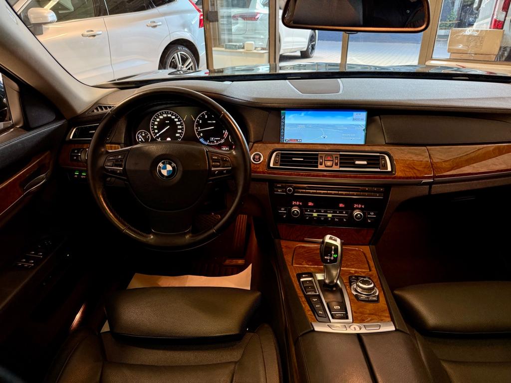 BMW 750