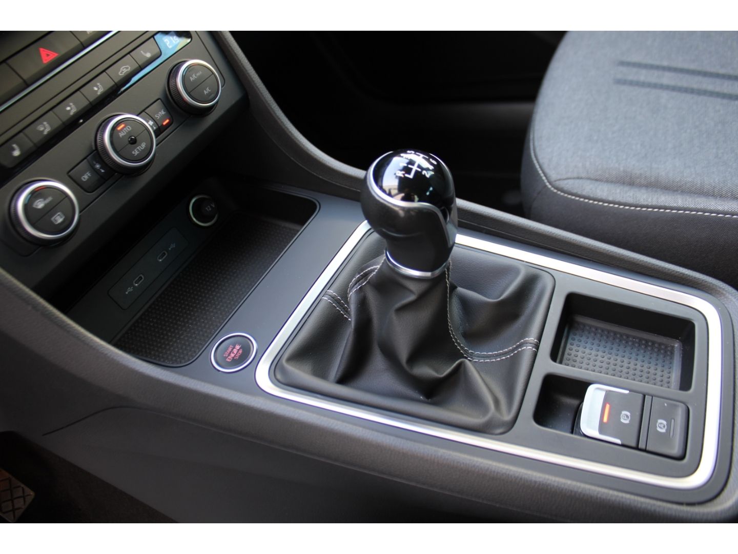 Fahrzeugabbildung SEAT Ateca 1.5 TSi Style LED GRA PDC RFK Full Link AH