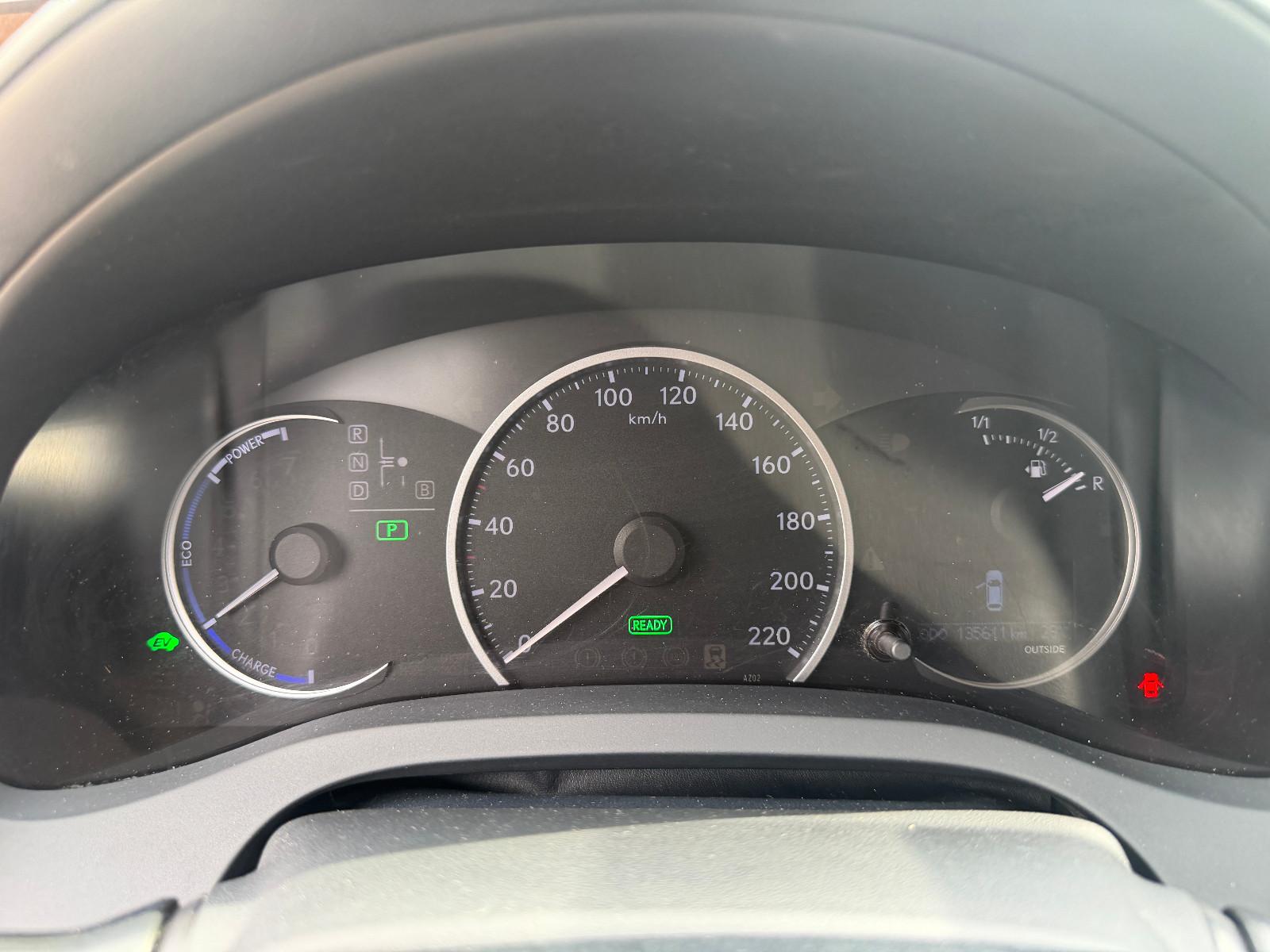 Lexus CT 200h Hybride 136 ch Dynamic • Boîte auto • 135 000 km • Phares LED • Radars AV/AR • Keyless