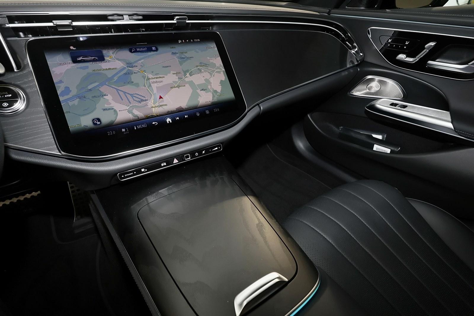 Mercedes-Benz E 220 d Limousine AMG MBUX+360°+DIG-LED+Pano+20