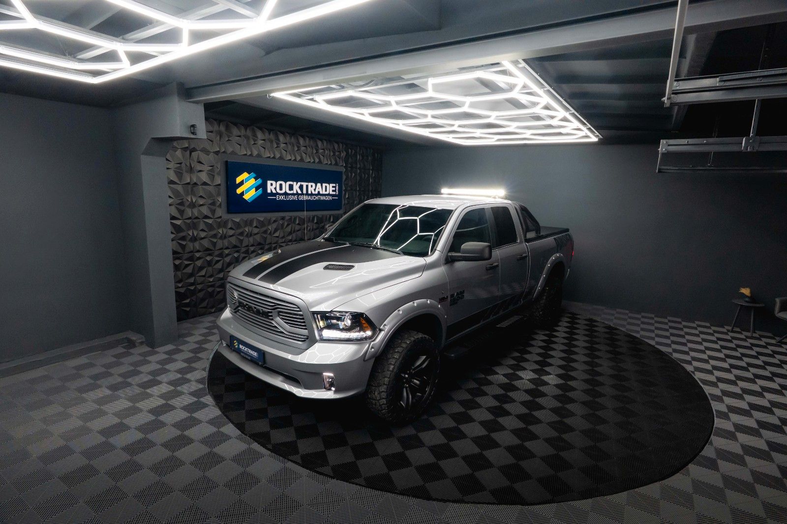 Fahrzeugabbildung Dodge RAM 5.7 V8 HEMI 4x4 OFFROAD Night LONGBED *19%*