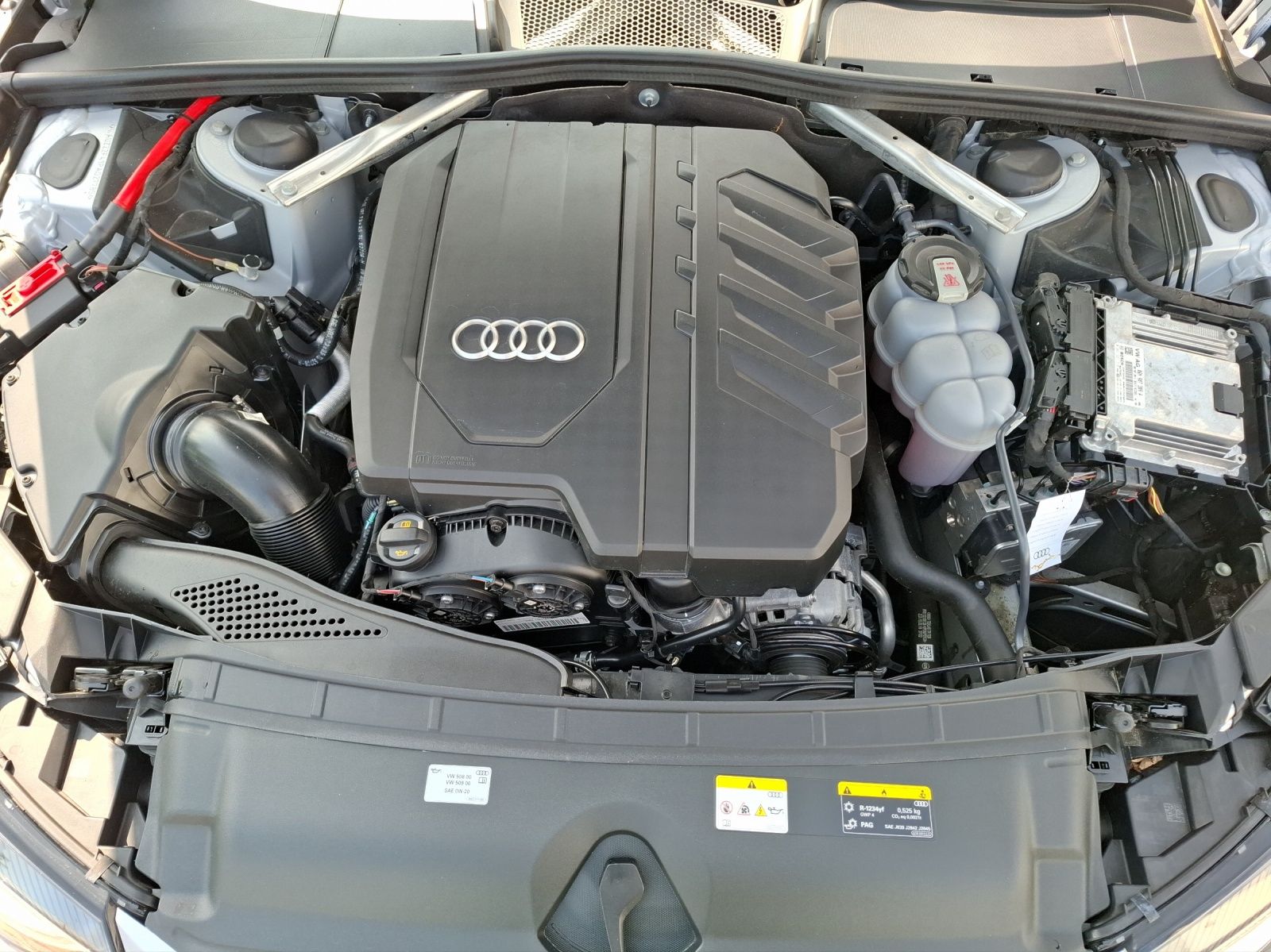 Fahrzeugabbildung Audi A4 Avant 40 TFSI advanced quattro S-tronic Navi