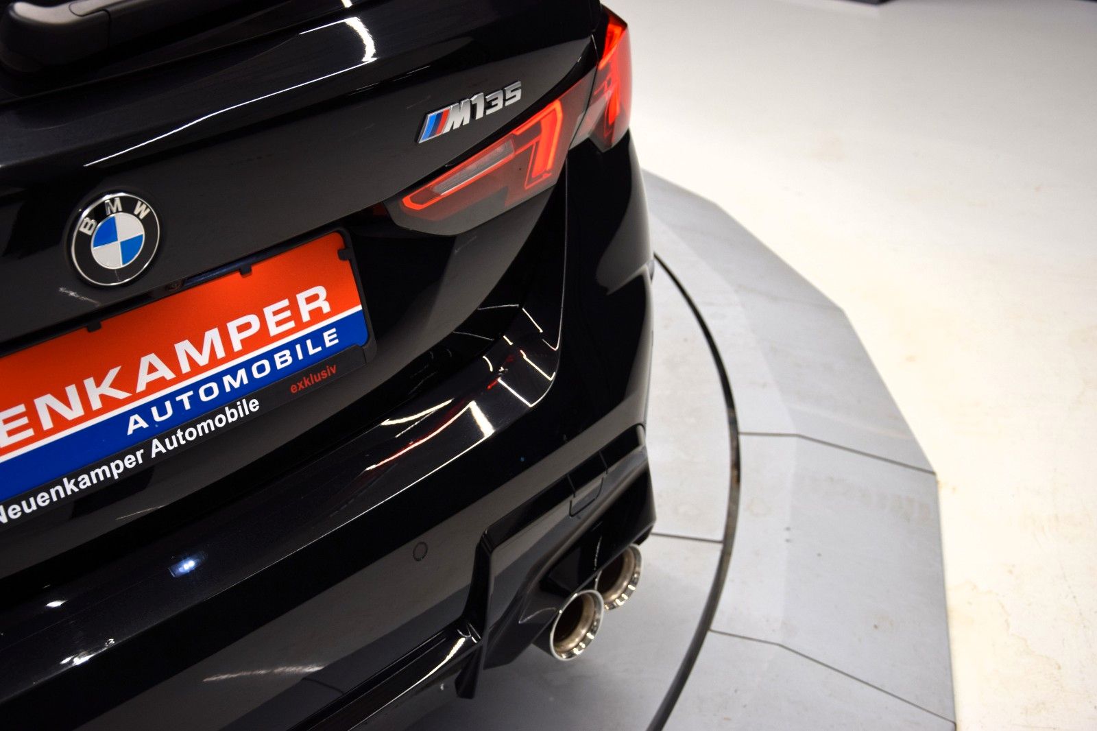 Fahrzeugabbildung BMW M135 i xDrive Pano HuD ACC AHK h/k Memory Kamera