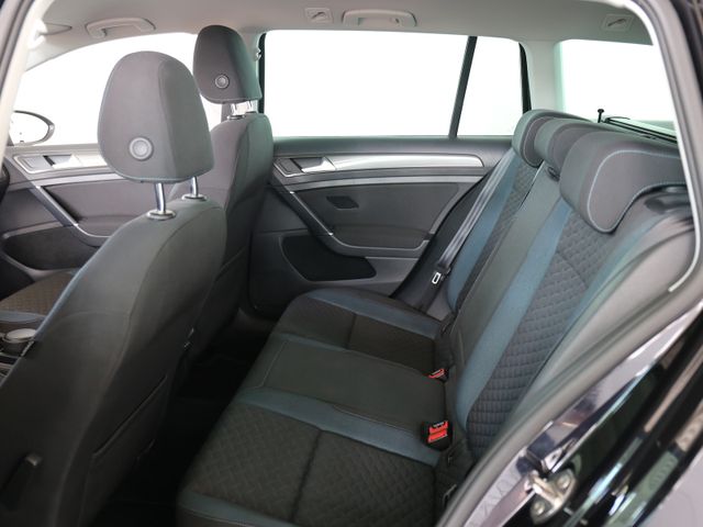 Volkswagen Golf Variant 1.6TDI DSG IQ DRIVE LED KAMERA ACC