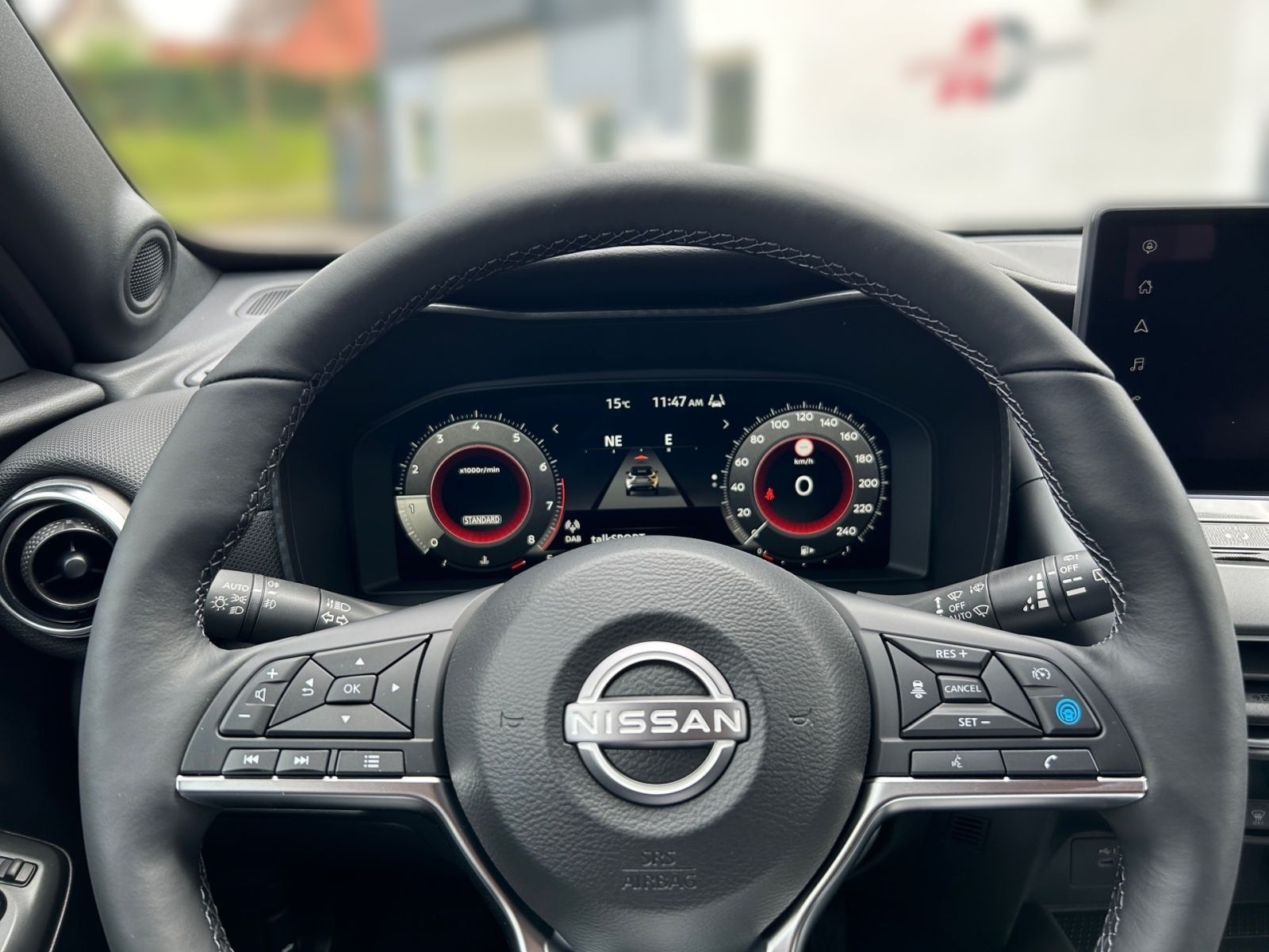 Fahrzeugabbildung Nissan JUKE 1.0 DIG-T 114 PS 6MT N-CONNECTA Tech Winter