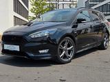 Ford Focus Turnier ST-Line,1.Hand,8-Fach - Ford Focus mit Benzin-Antrieb: Kombi, 1.8