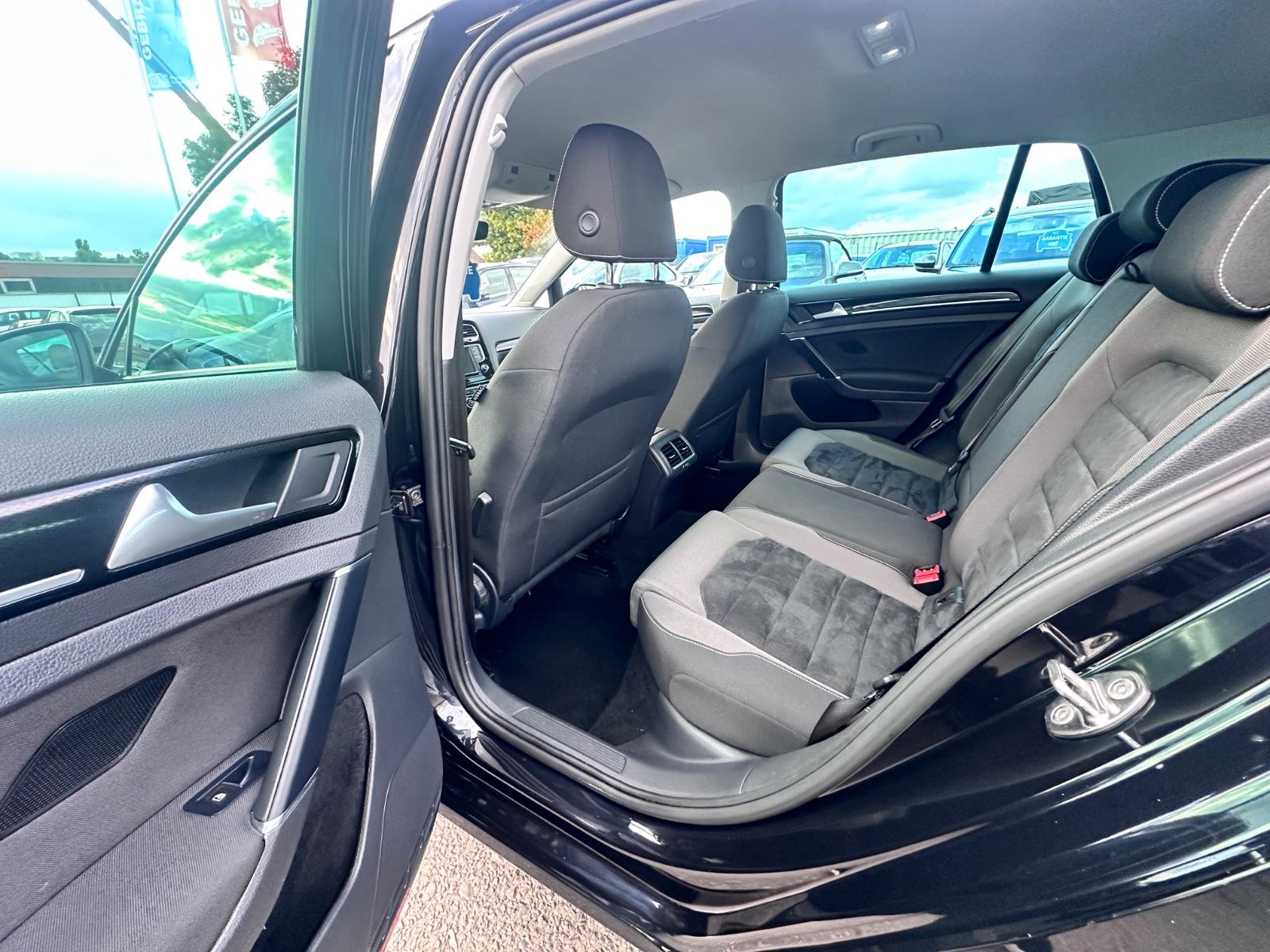 Volkswagen Golf VII Lim. Highline DSG SitzHeiz. LED Alcanta