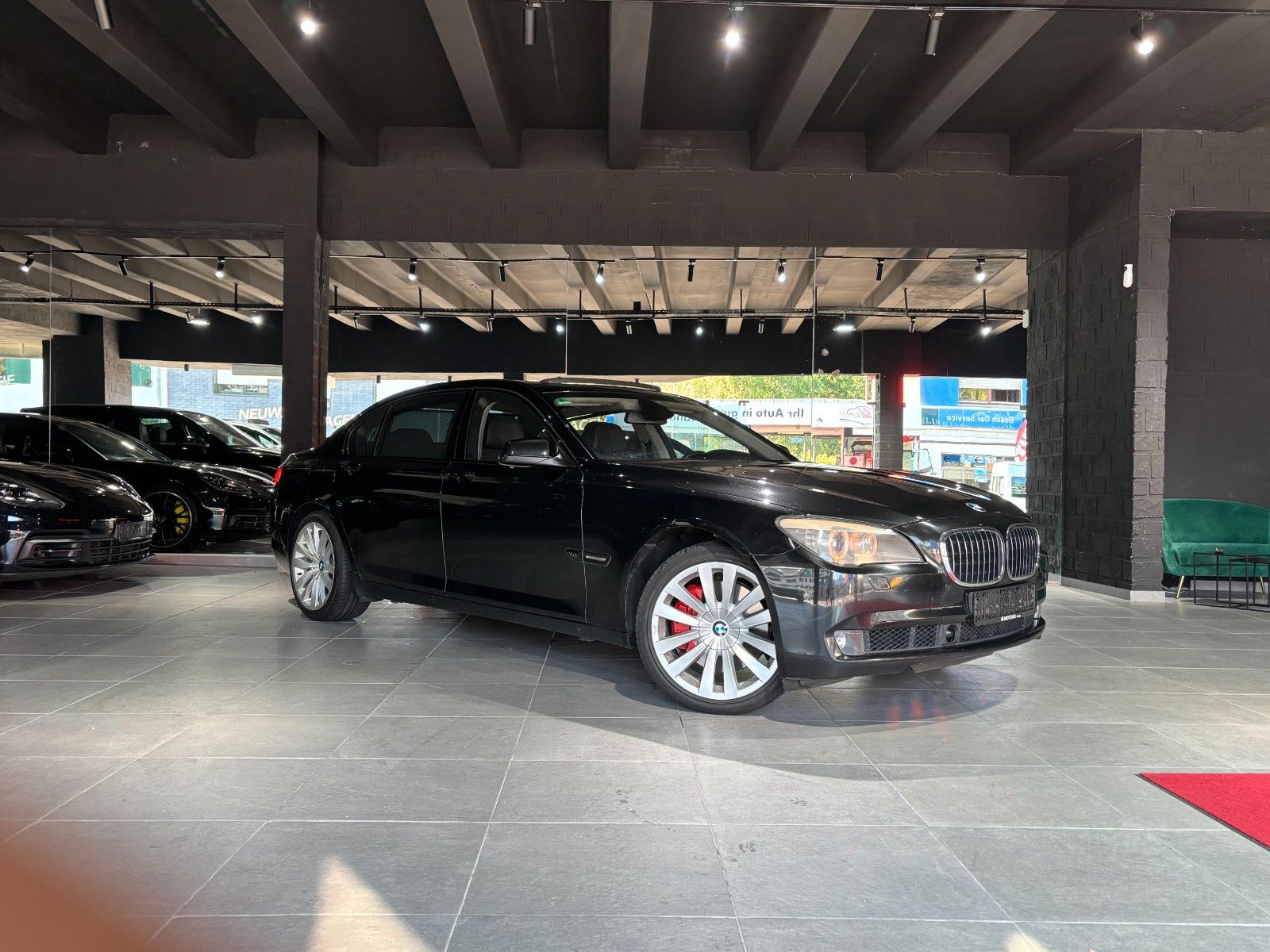 Fahrzeugabbildung BMW 760i L V12/MASSAGE/MEMORY/HUD/SCHIEBEDACH/KAMERA