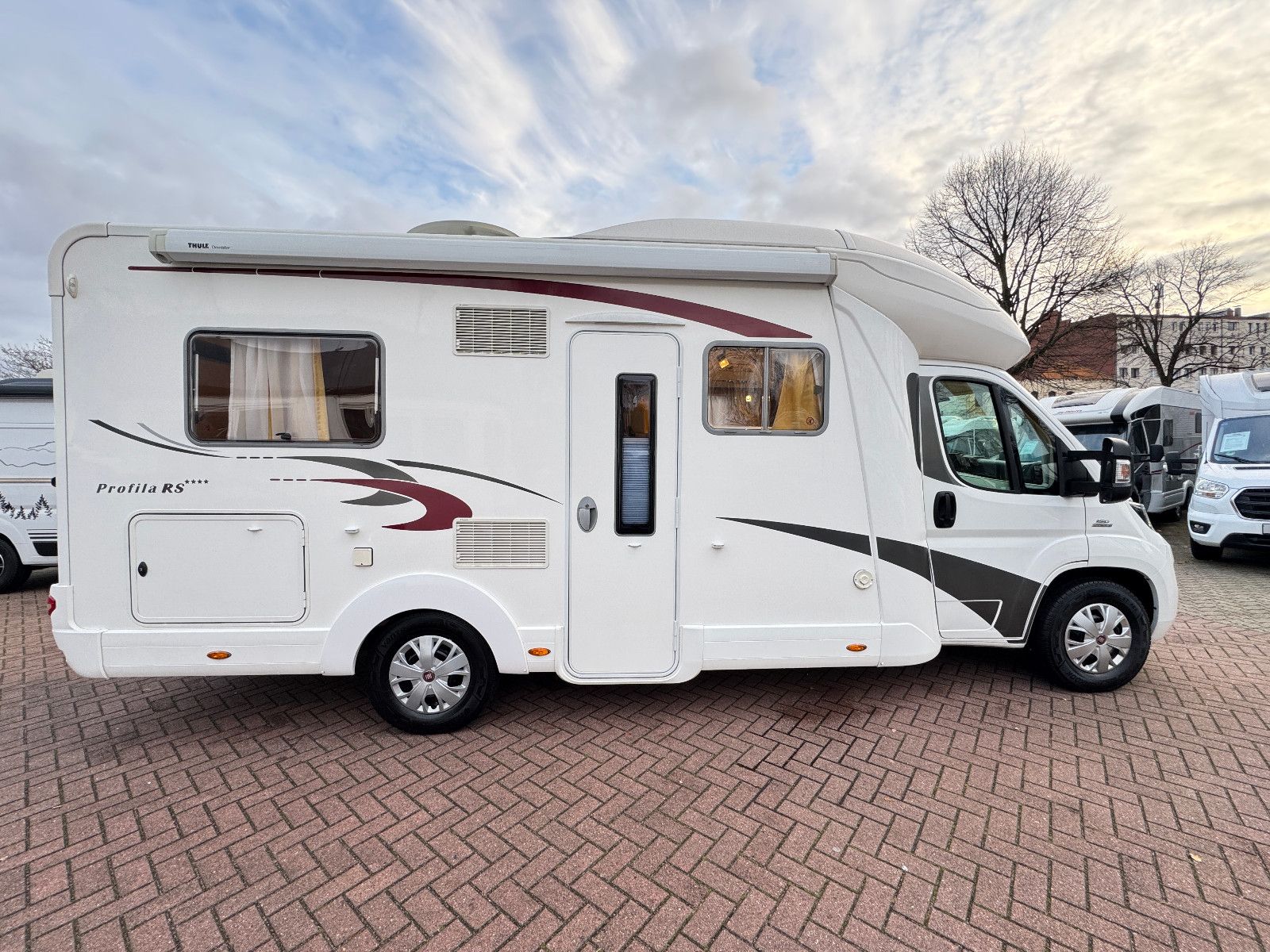 Fahrzeugabbildung Eura Mobil PROFILA RS 670 SB SAT HUBBETT LOUNGE PAKET LEDER