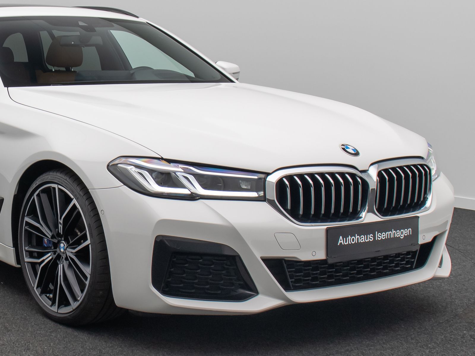 Fahrzeugabbildung BMW 530d xD M Sport Panorama Kamera Laser HUD HiFi