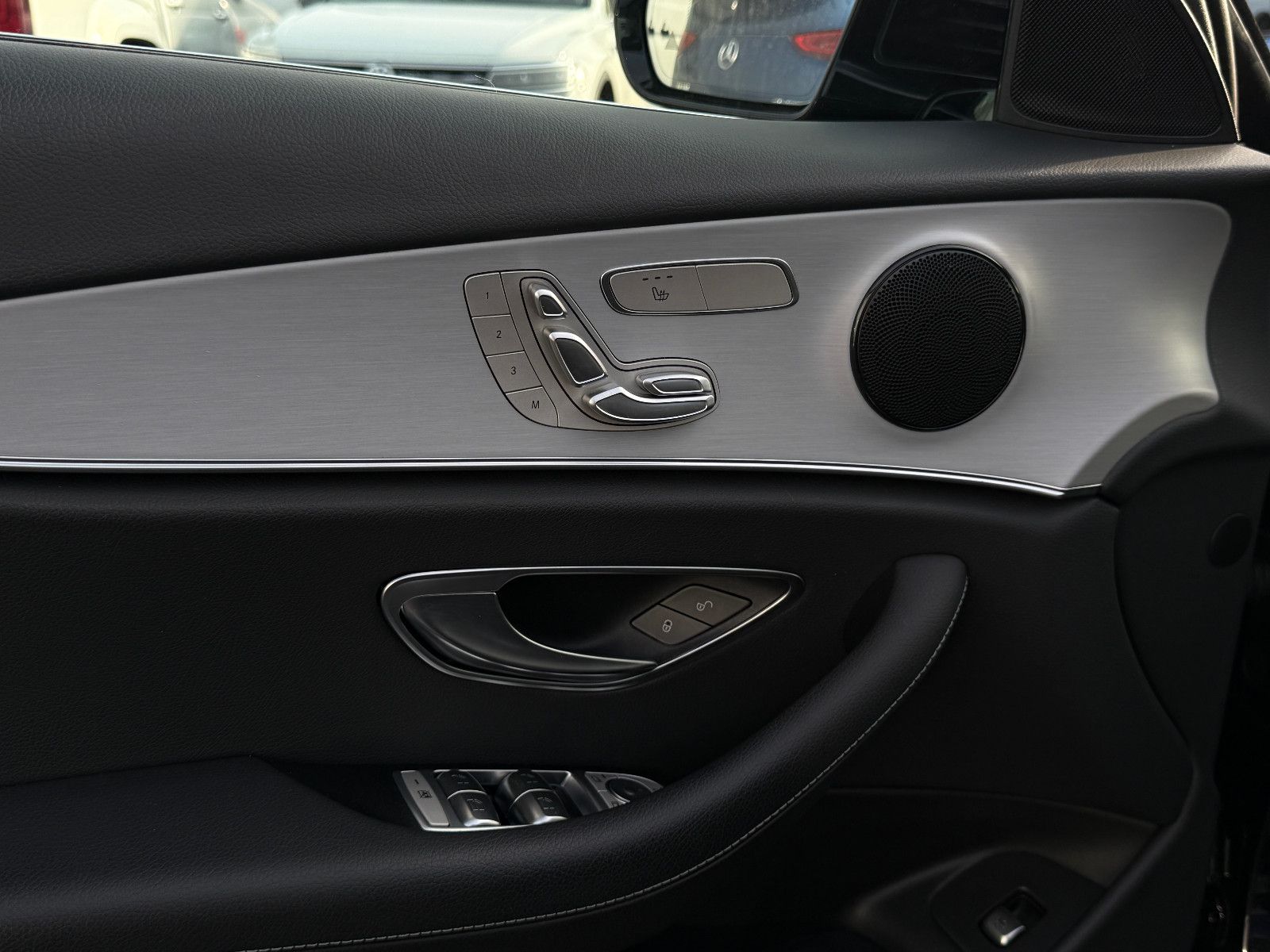 Fahrzeugabbildung Mercedes-Benz E 300de T Avg ACC HUD Keyless-Go Memory Kamera