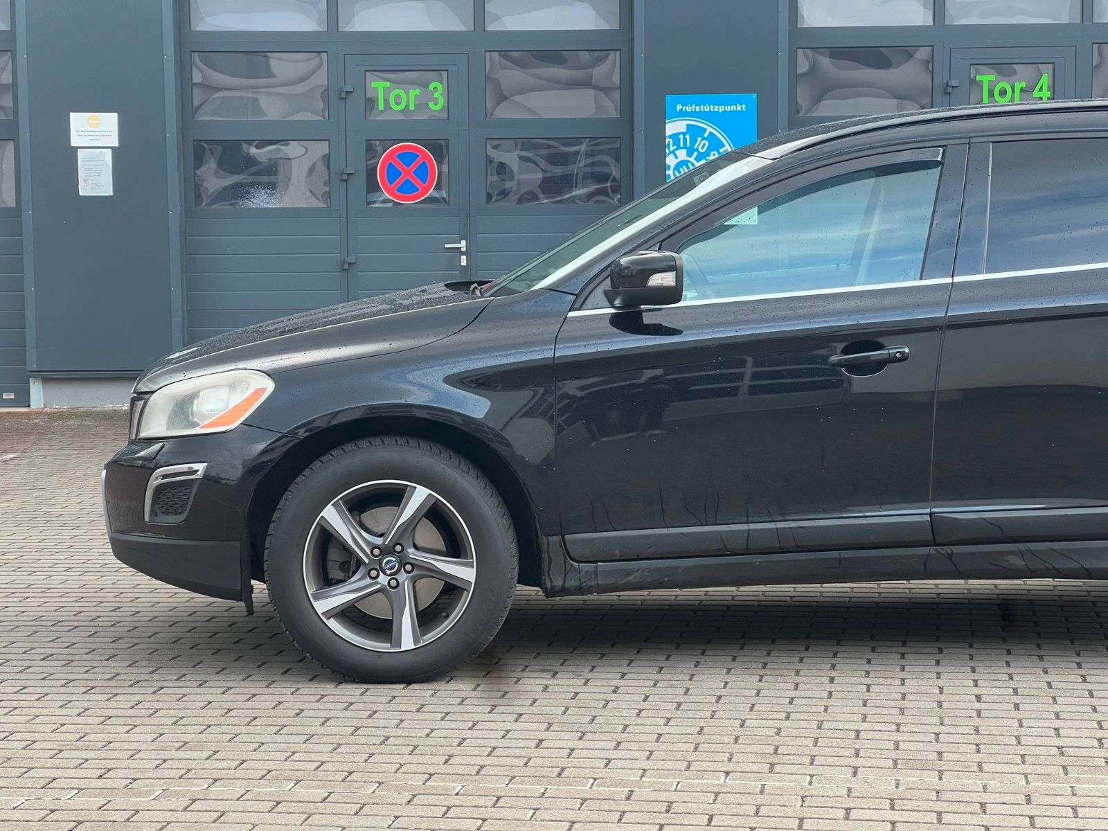 Fahrzeugabbildung Volvo XC60 Momentum AWD
