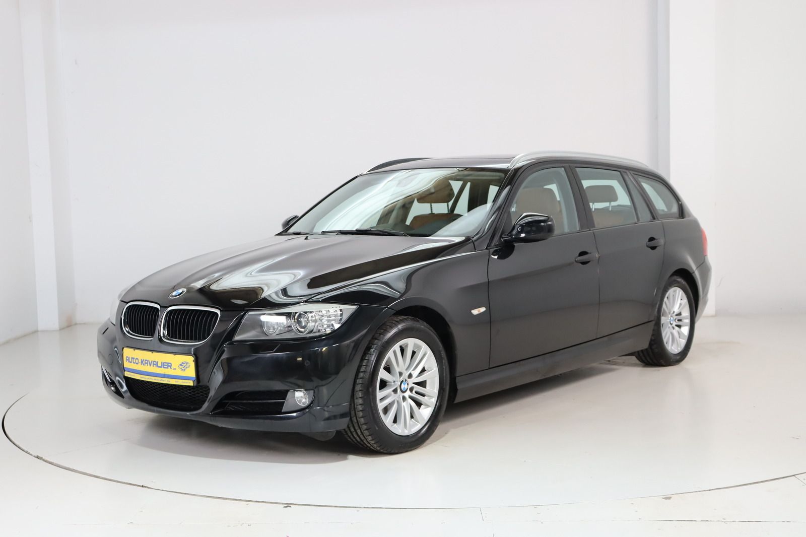 Fahrzeugabbildung BMW 318 i Touring * Xenon * Leder * Pano *