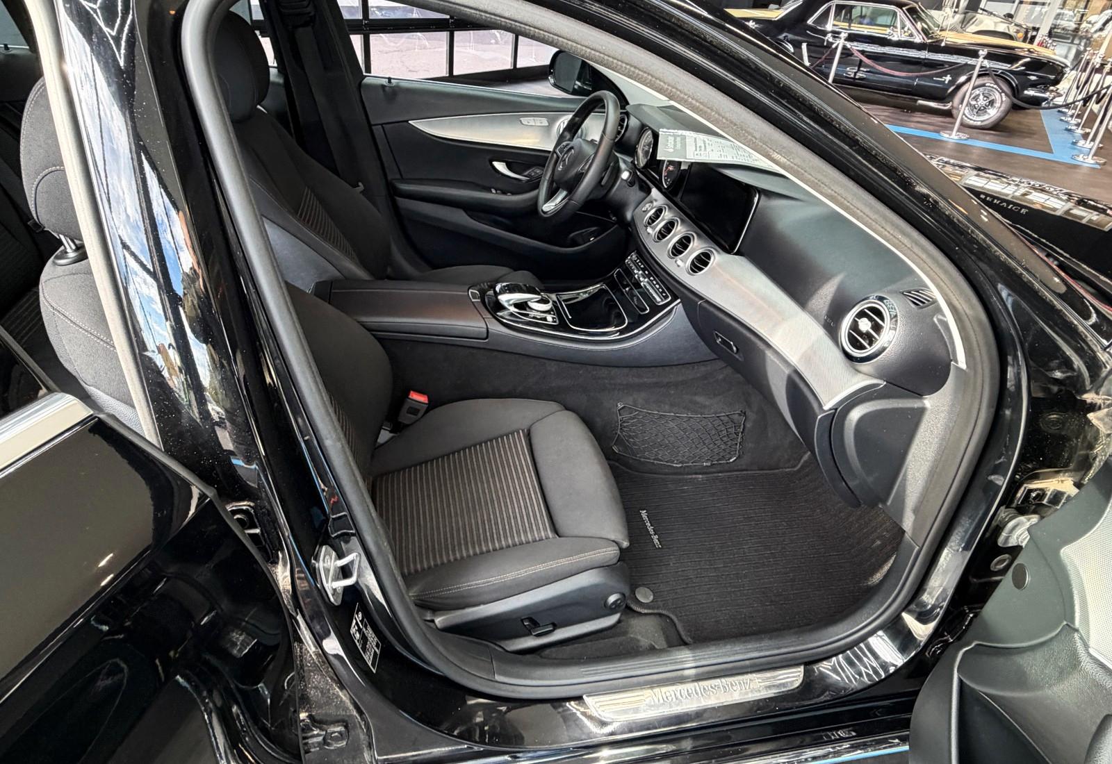 Mercedes-Benz E220d4Matic T9G-TRONIC+Burmester+ACC+LED+Rückfk.