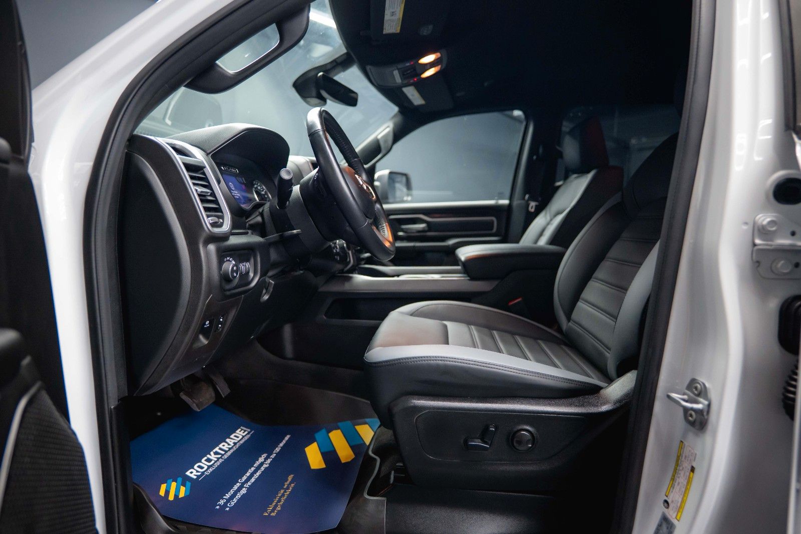 Fahrzeugabbildung Dodge RAM 5.7 V8 HEMI 4x4 OFFROAD Night-Paket *LED*