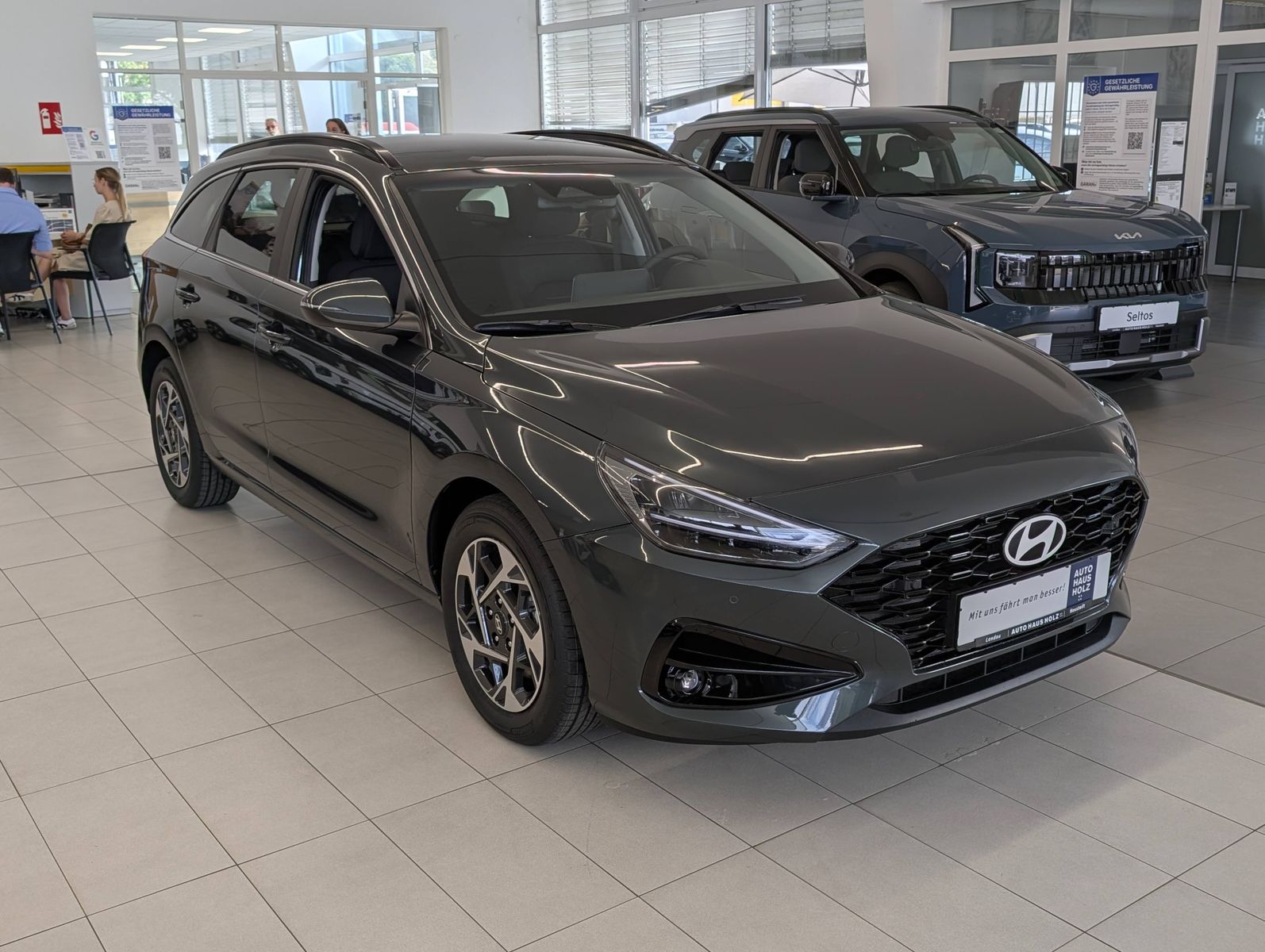 HYUNDAI i30 Kombi 1.6 T-GDI Trend Automatik SHZ Navi – Bild 5