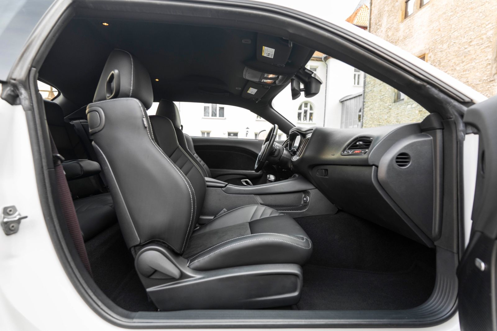 Fahrzeugabbildung Dodge Challenger 6,4L SCAT PACK ALPINE CARPLAY KAM