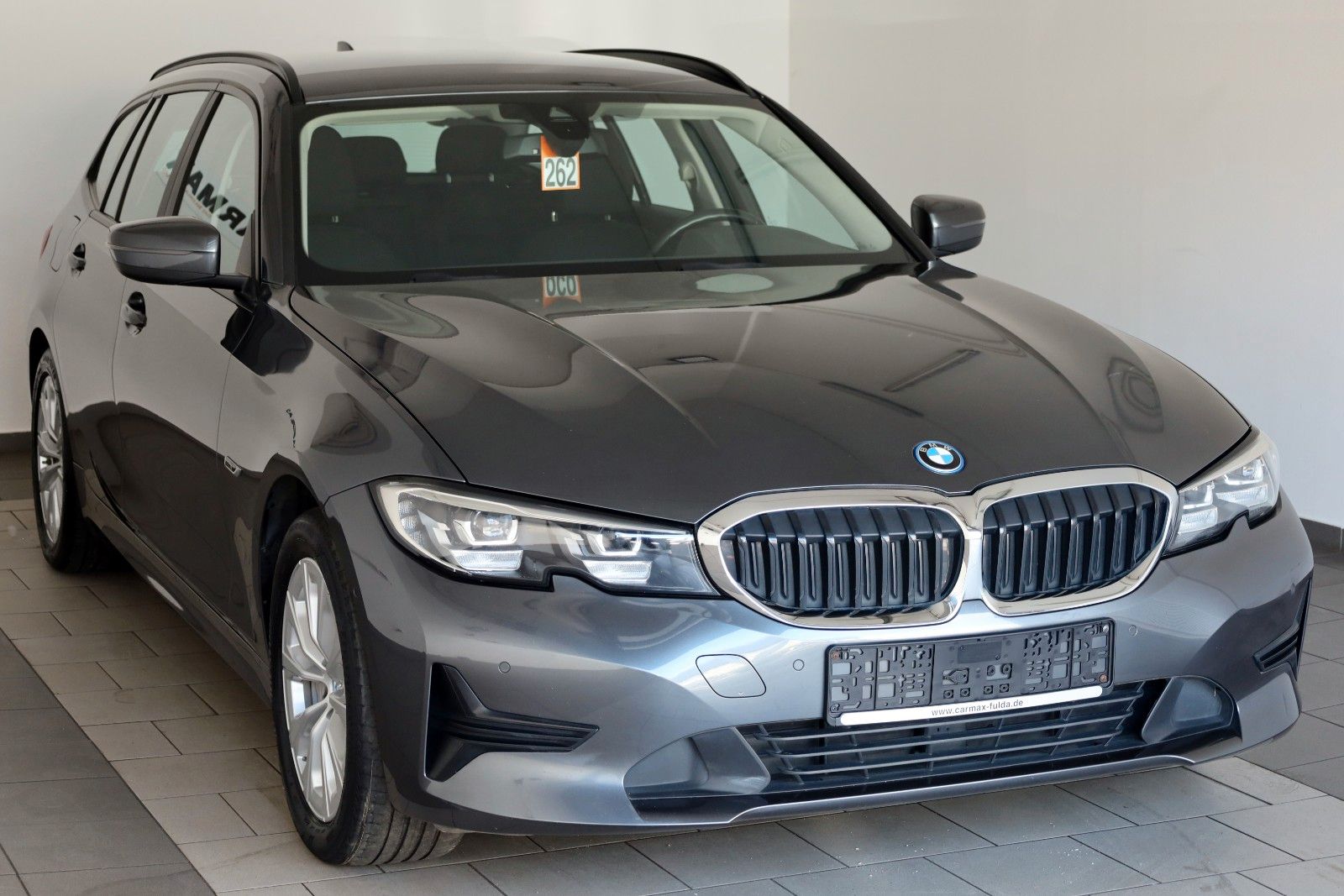 Fahrzeugabbildung BMW 330 e Advantage Touring,Navi,LED,Kamera,Carplay