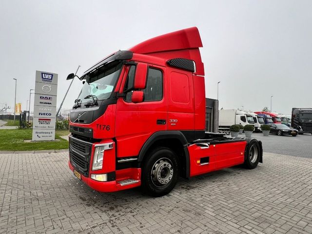 Volvo FM 330 4x2 trekker 4x2 / 872.050km