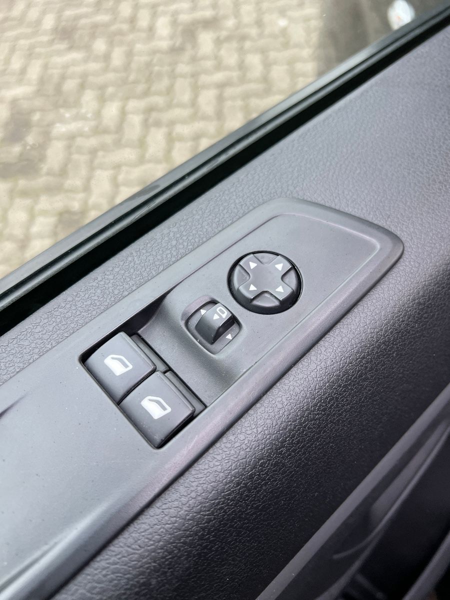 Fahrzeugabbildung Peugeot Traveller Business VIP L2 7-SITZER ABSOLUT VOLL