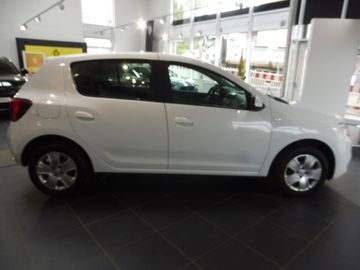 Dacia Sandero II Laureate, 8-fach bereift
