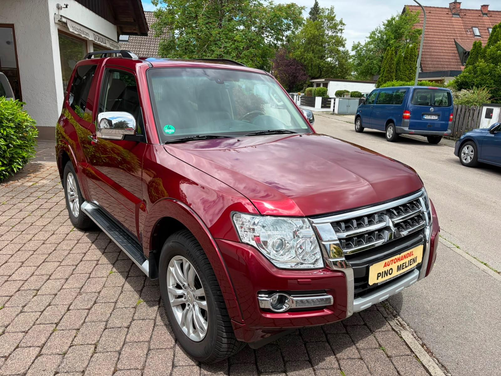 Mitsubishi Pajero 3.2 DI-D Top, Automatik  Vollleder Navi