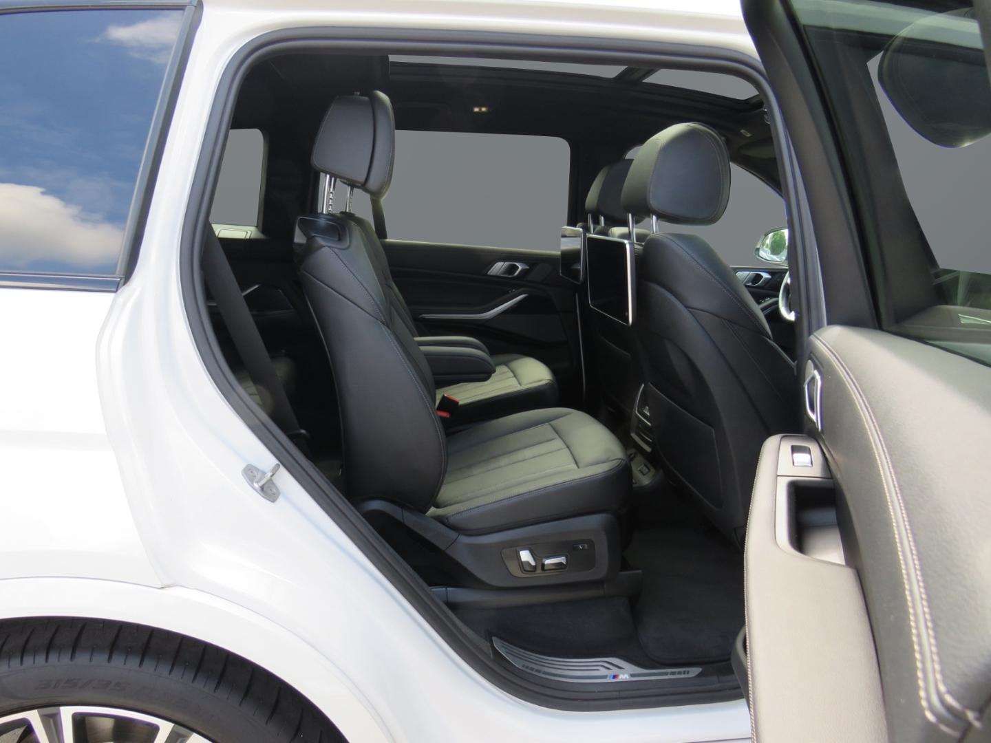 BMW X7 M50 i Sportpaket HUD Luftfederung AD AHK-klap
