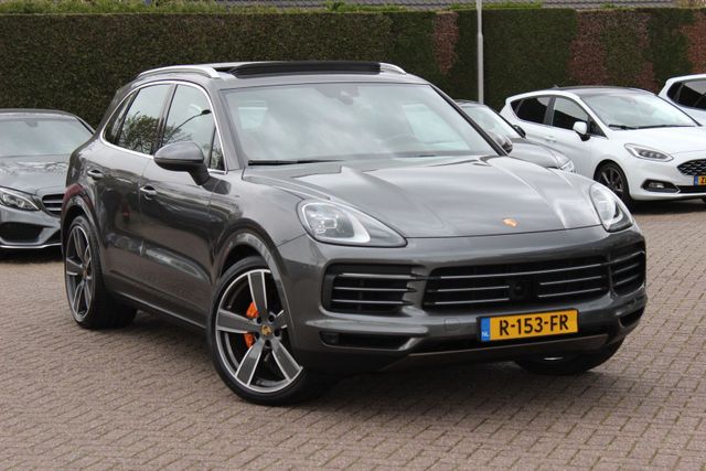 PORSCHE Cayenne 3.0 E-Hybrid / Trekhaak / Panoramadak /