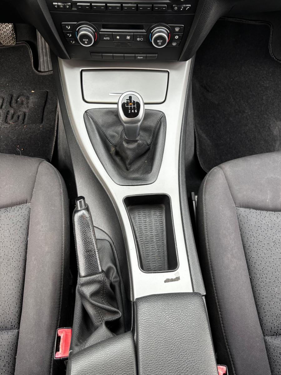 BMW 318 2008 — photo 9