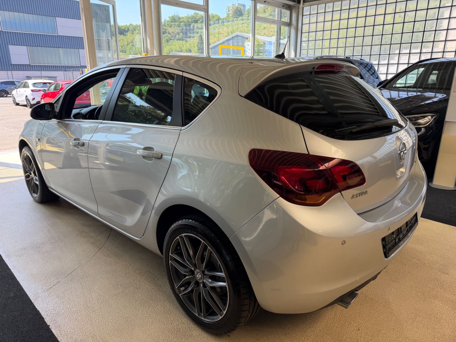 Fahrzeugabbildung Opel Astra J Lim. 5-trg. Sport