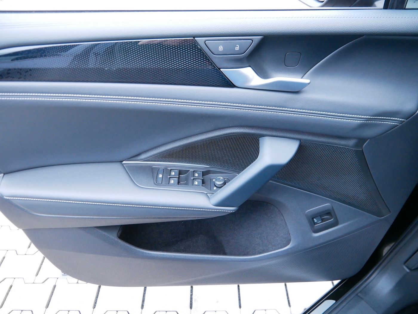 Fahrzeugabbildung Volkswagen Tiguan 2.0 TDI GOAL NEU55T DSG AHK Matrix Kamera