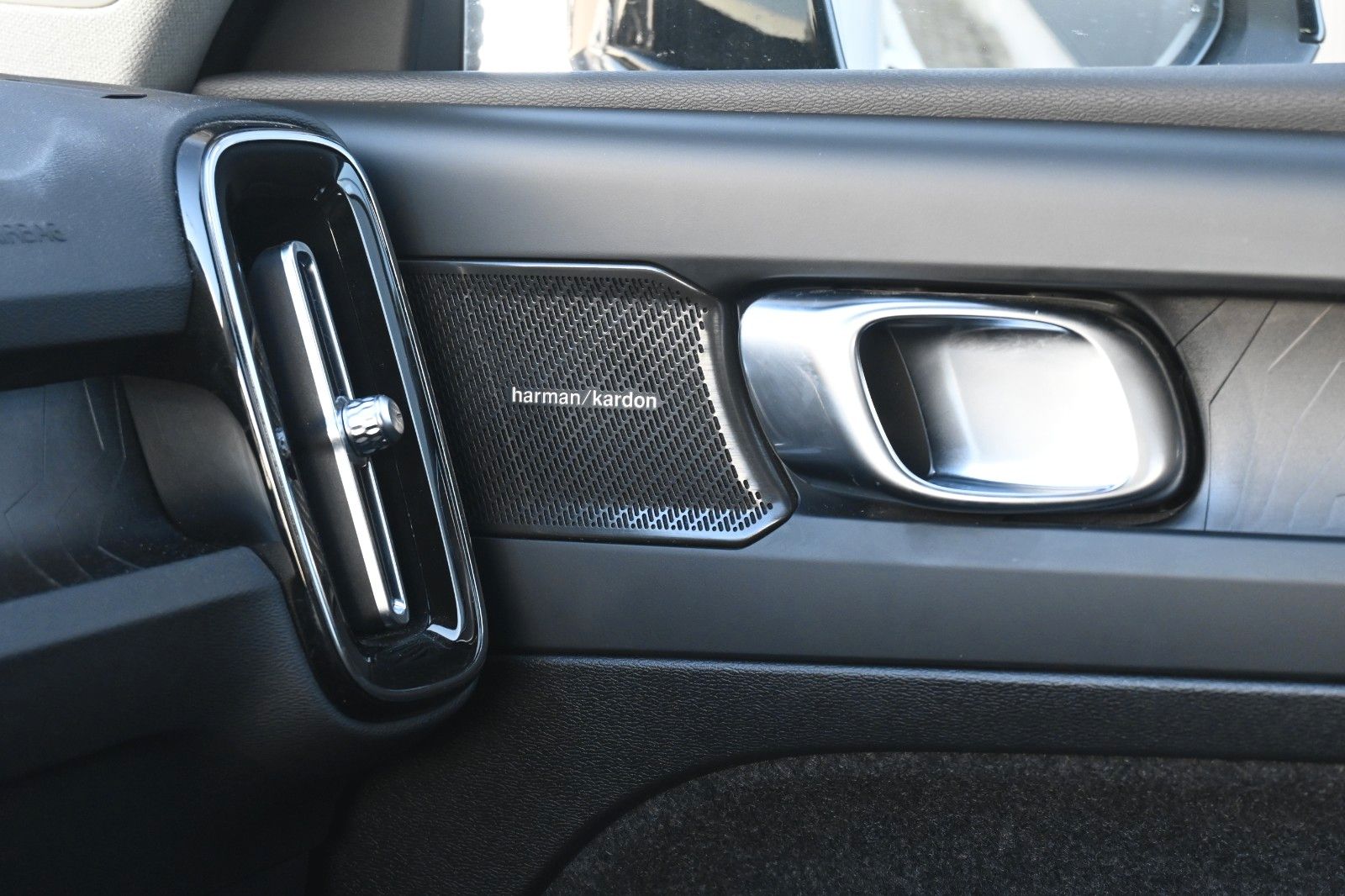 Fahrzeugabbildung Volvo XC40 T5  Plus Dark RC Plug-In Hyb. 2WD
