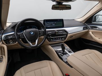 Fahrzeugabbildung BMW 530e xD Kamera Laser HUD DAB HiFi AHK ACC Komfor