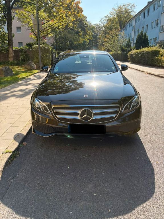 Image of Mercedes-Benz E 220