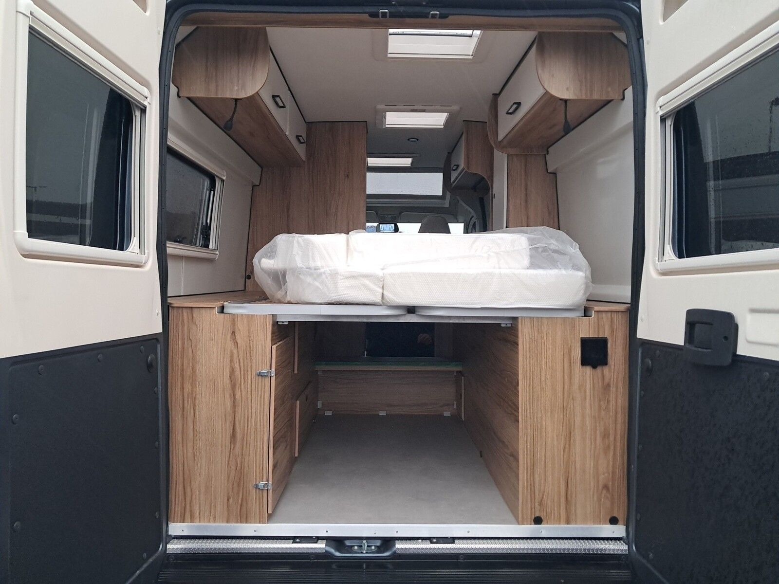 Fahrzeugabbildung Karmann Dexter DE 600 Alufelgen, Captain-Chair-Sitze