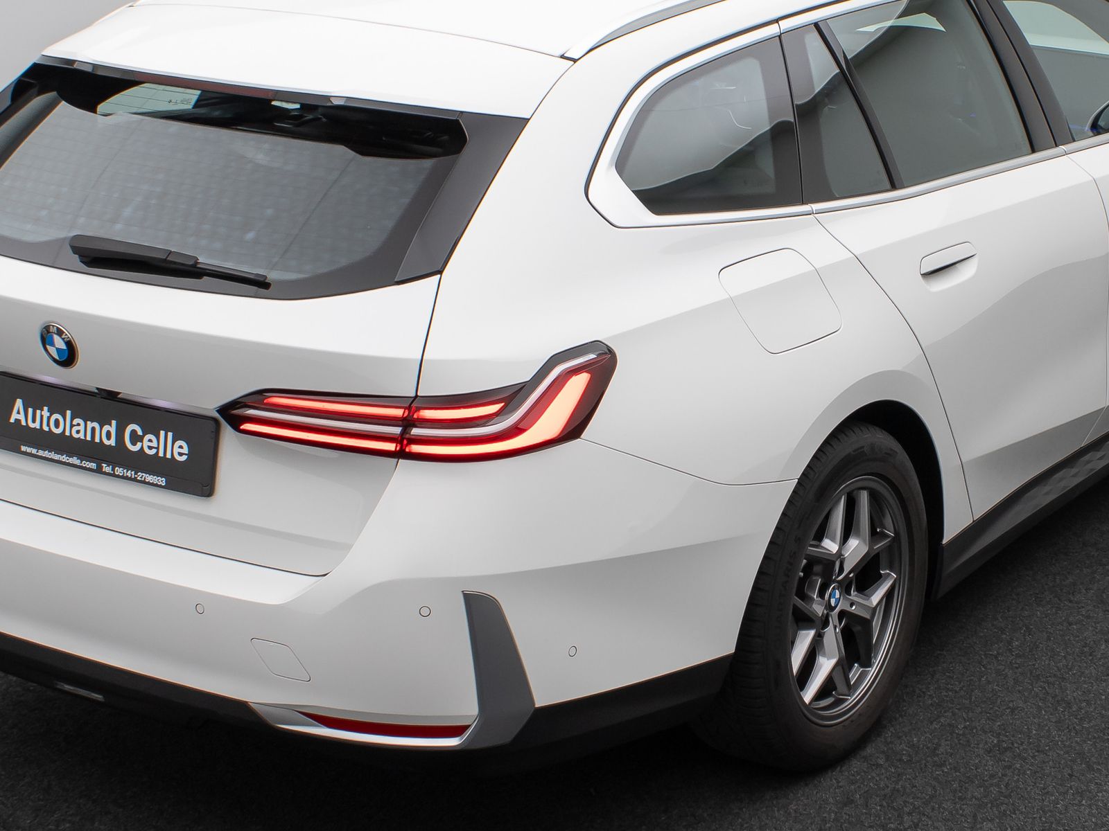 Fahrzeugabbildung BMW 520d Kamera DAB DrivingAssist Alarm LED Sport